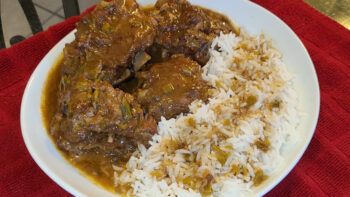 Neck bones Smothered in gravy