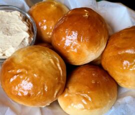 Texas roadhouse style dinner rolls
with cinnamon honey butter dip.