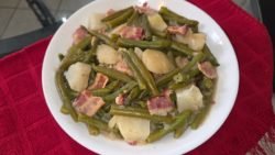 Seasoned Green beans with bacon and potatoes